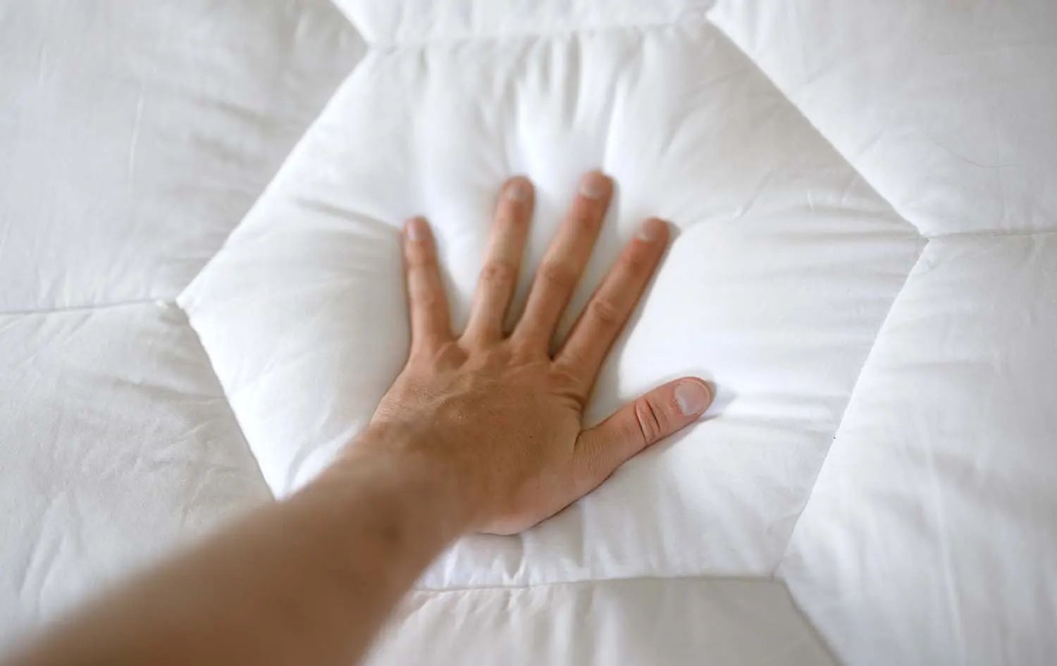 What is the Best Blanket Material for Winter? Staying Warm and Cozy