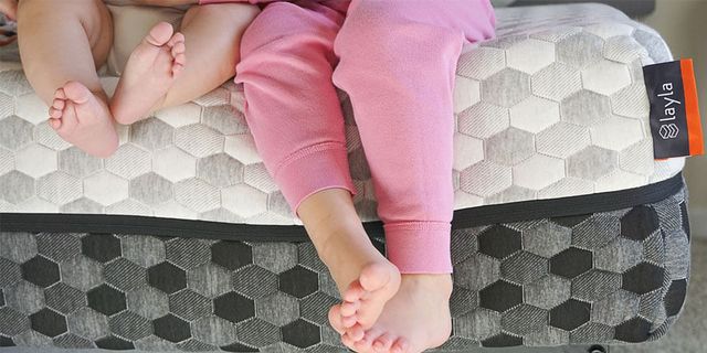 Dressing a Newborn for Sleep in Winter: Safe and Warm Tips