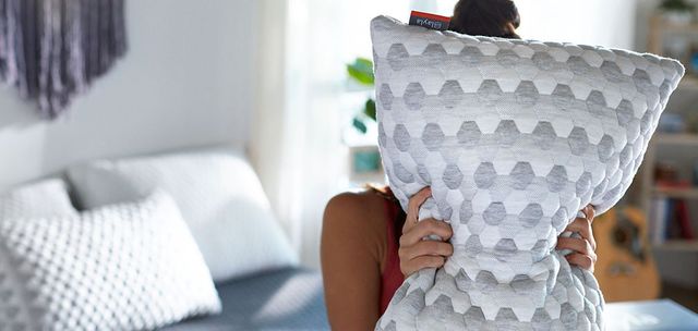 How to Fluff a Pillow: Easy Ways to Make Your Bedding Comfy Again